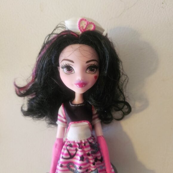 Monster High Draculaura Shriekwrecked doll - Picture 2 of 6
